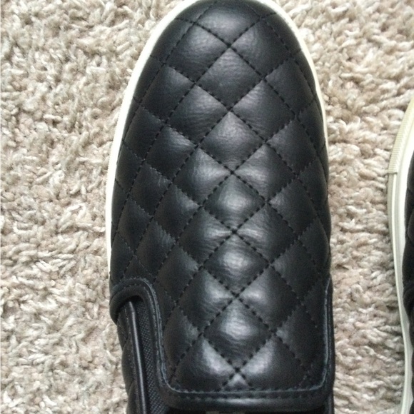 🔥🔥HOST PIC🔥🔥Steve Madden Quilted Loafers - Picture 2 of 11